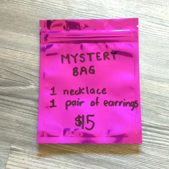 MYSTERY BAG OF JEWELRY (FREE WITH PURCHASE) - Picture 1 of 1